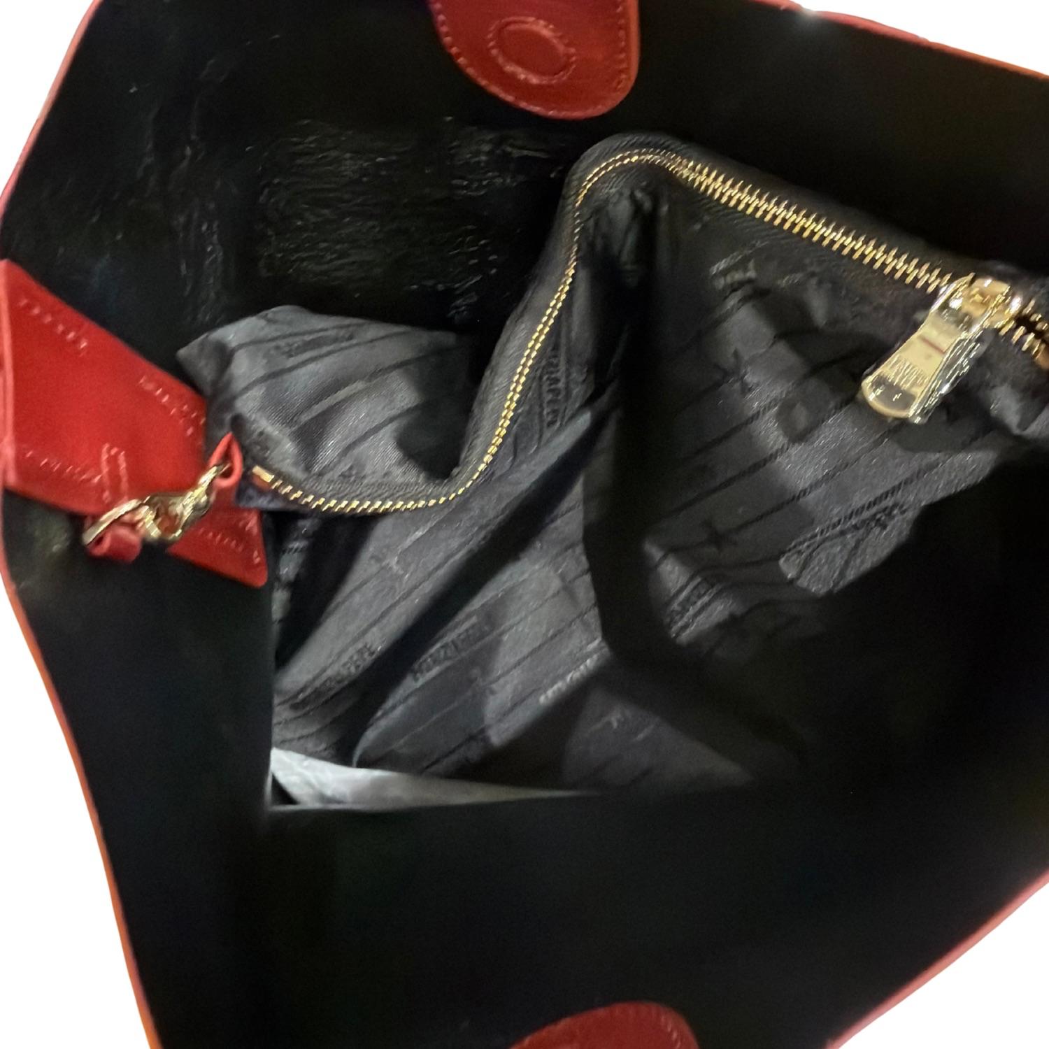 Patrizia Pepe - Borsa a secchiello Never Complete in pelle martellata, Hot brown