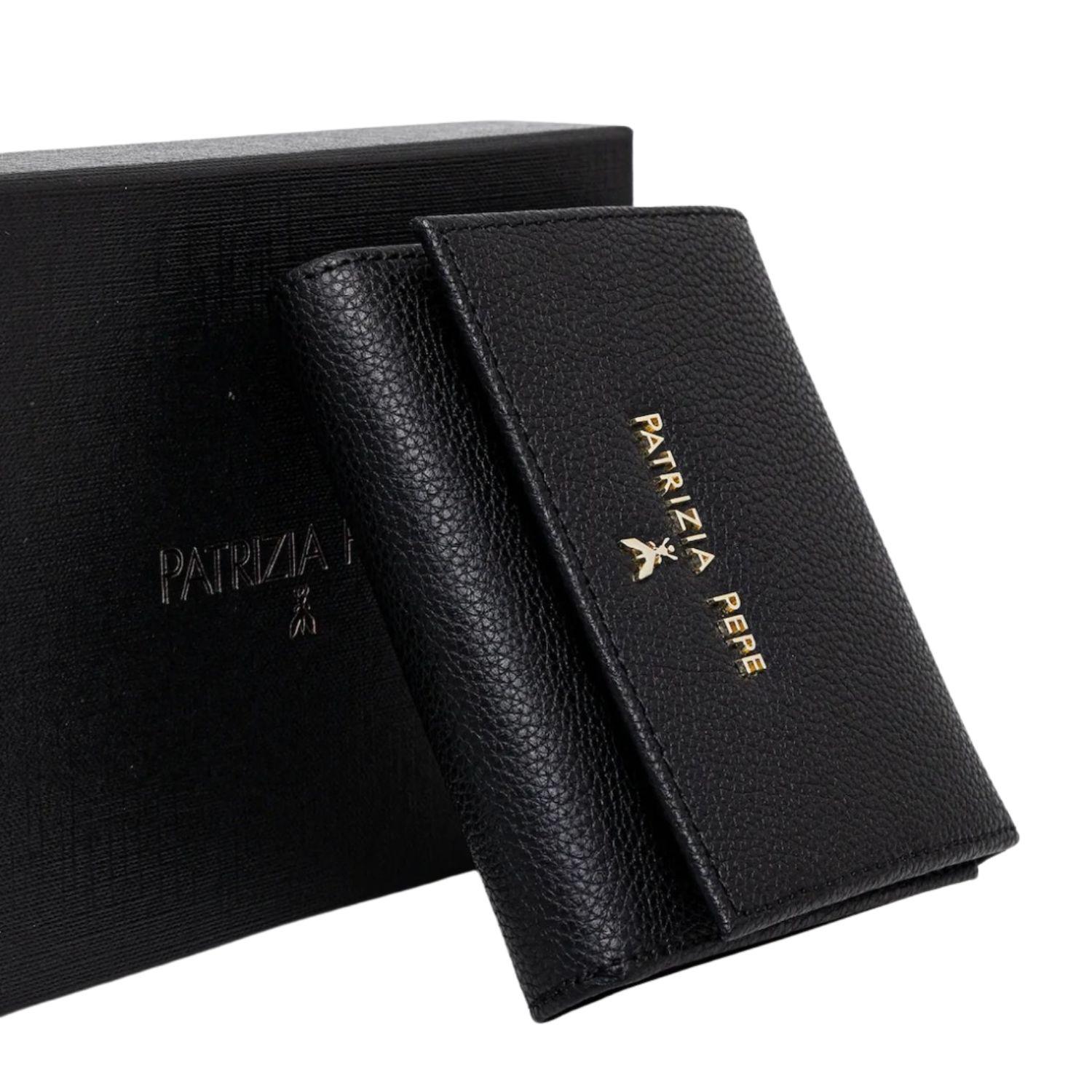 Patrizia Pepe - Portafoglio in pelle piccolo con bottone e portamonete, Nero