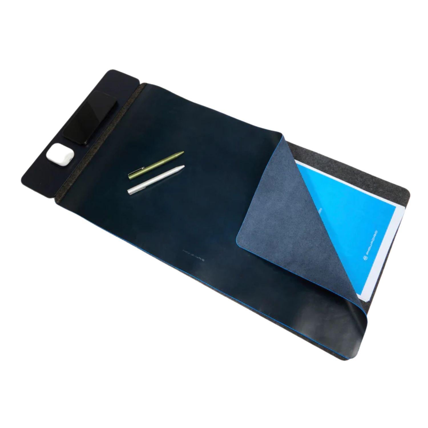 PIQUADRO - Sottomano in pelle con basi ricarica wireless 15W, Blu