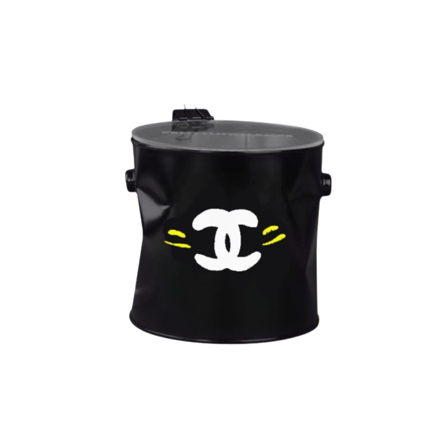 Lampada latta ammaccata Channel Logo Bianco