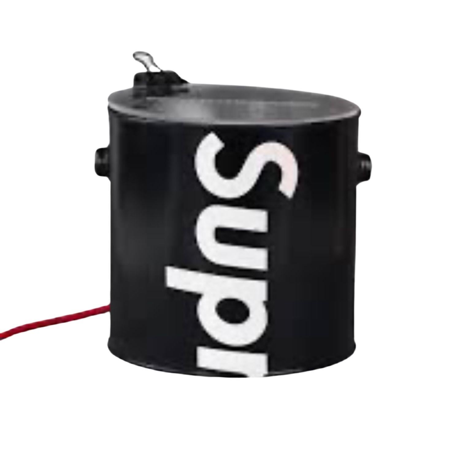 Lampada latta ammaccata Supremo Nero