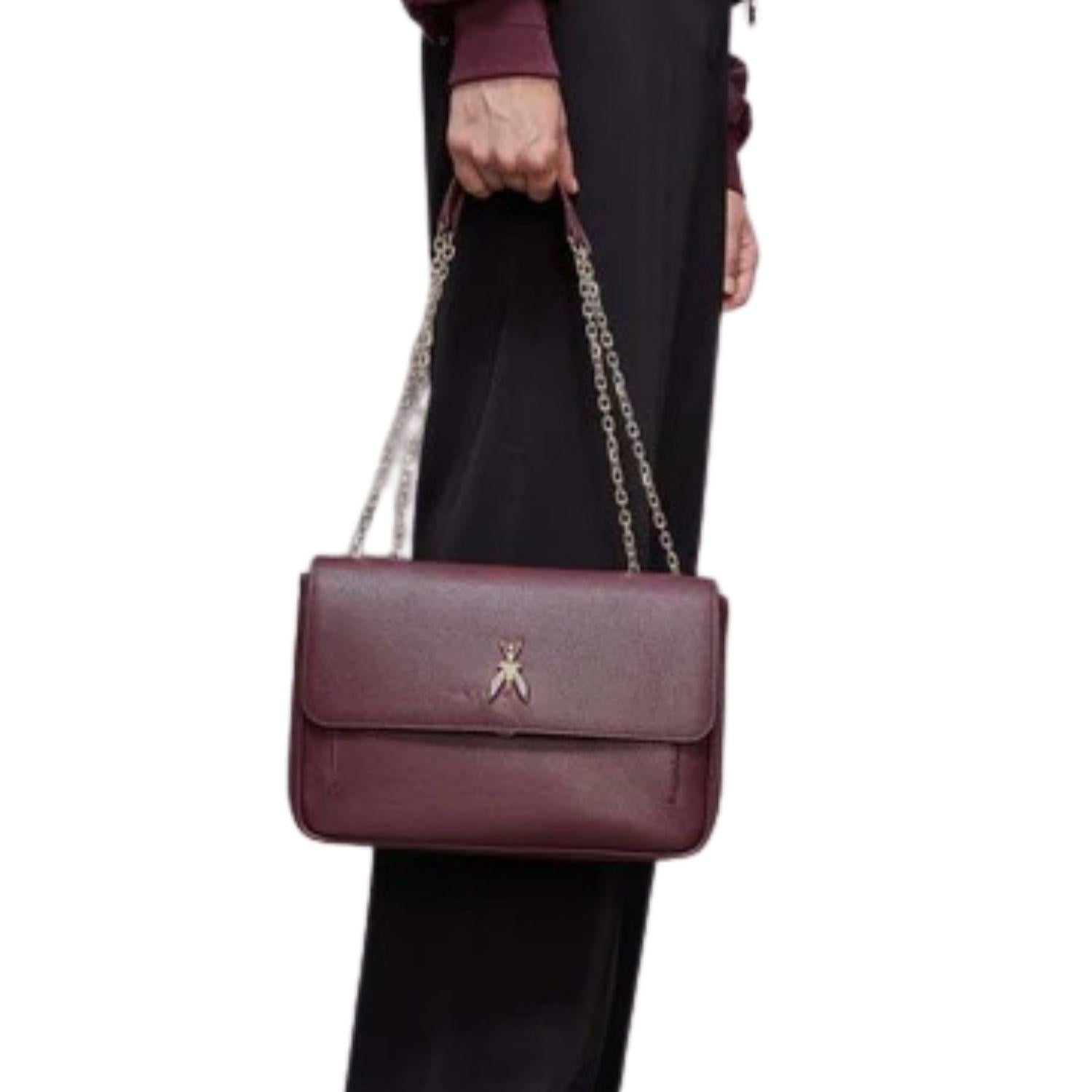 Patrizia Pepe - Borsa a tracolla con catena in pelle rigida, Bordeaux