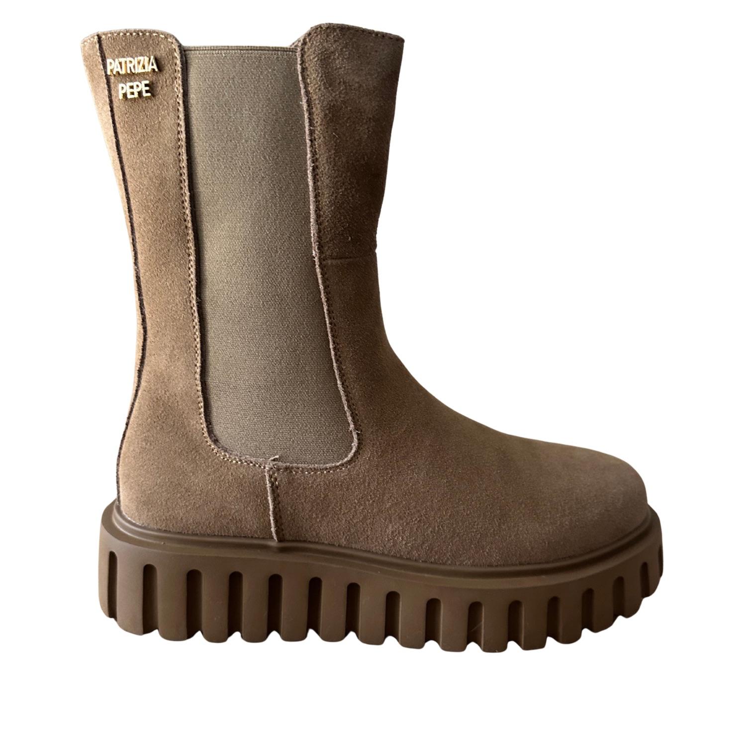N. 40 Stivale in pelle scamosciata, Beige