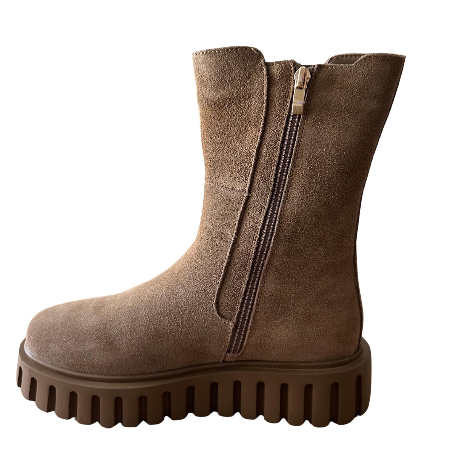 N. 40 Stivale in pelle scamosciata, Beige